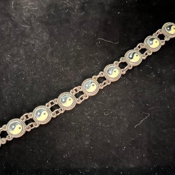 Ying Yang Bracelet - Picture 1 of 3